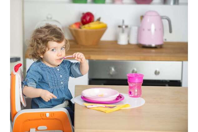 Jídelní set - talíře, příbory, sklenka, 12m + - růžový