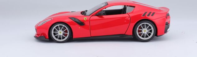 Bburago 1:24 Ferrari F12TDF Rot