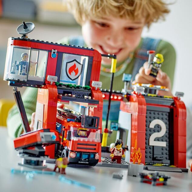 LEGO® City 60414 Estación de bomberos con camión de bomberos