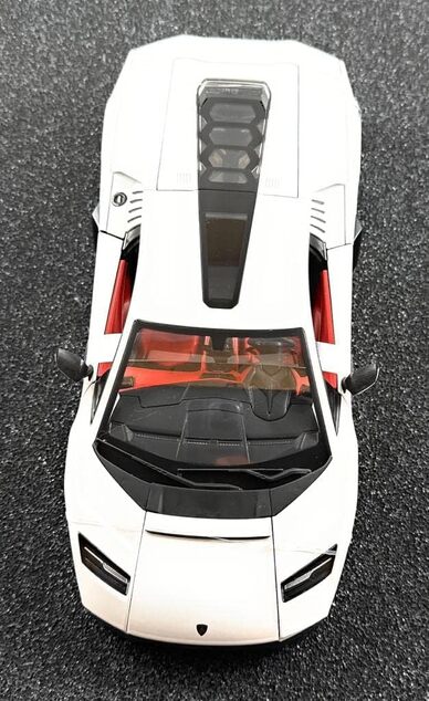 Maisto - Lamborghini Countach LPI 800-4, biele, 1:18