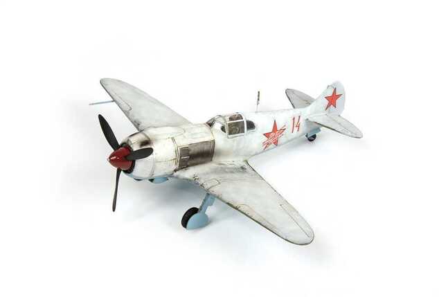 Model Kit letalo 7334 - SOVJETSKI LOVEC LAVOČKIN LA-5 (1:72)