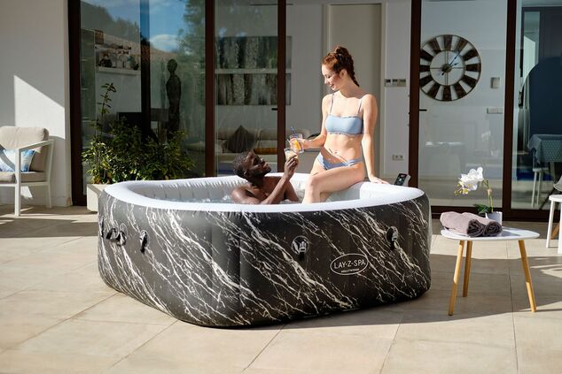 Bestway 6001F LAY-Z-SPA® Hollywood LUXE pezsgőfürdő 6 személyre 180 x 180 x 66 cm