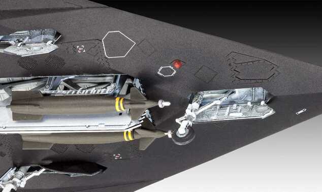 Plastikmodellbausatz Flugzeug 03899 - Lockheed Martin F-117A Nighthawk Stealth Fighter (1:72)