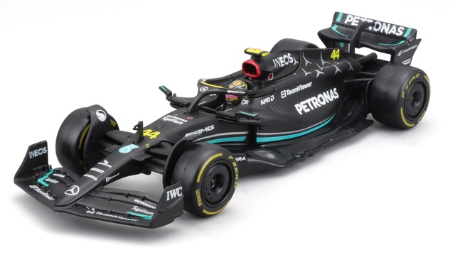 Bburago 1:24 RACE Formula F1 - Mercedes-AMG F1 W14 E (2023) #44 Lewis Hamilton with driver