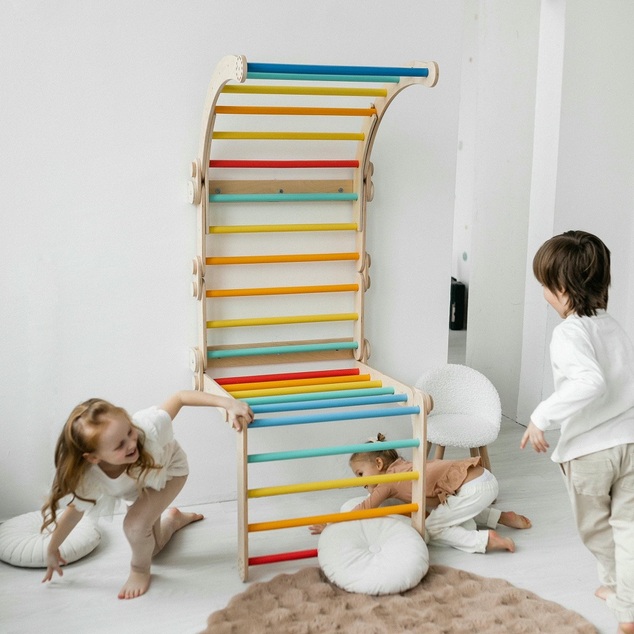 BusyKids Dřevěné domácí ribstole s hrazdou duhové