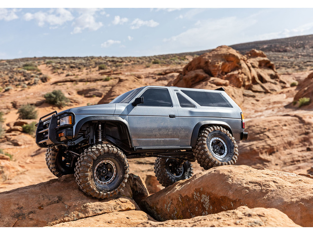 Traxxas TRX-4 Nissan Pathfinder 1988 1:10 RTR strieborný