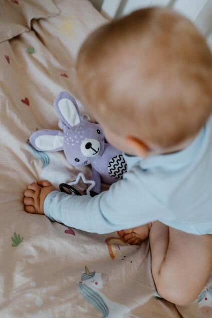 Zajačik/Zajac babyted hrkálka plyš 30cm záves na postieľku/kočík