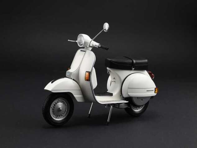 Model Kit motorno kolo 4645 - Vespa PX 125/150 1978 (1:9)