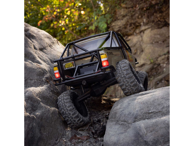 Axial SCX10 III Toyota SR5 1987 4WD RTR peščeni