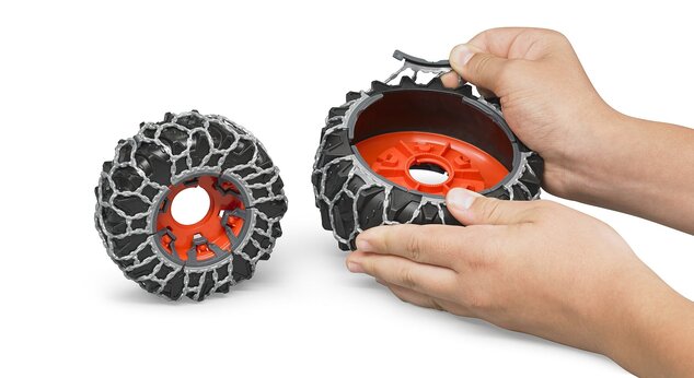 Bruder Traktor CLAAS , radlica na sneh