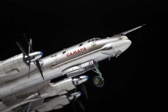 Model Kit letadlo 7038 - Tu-95 Soviet turboprop strategic bomber (1:144)