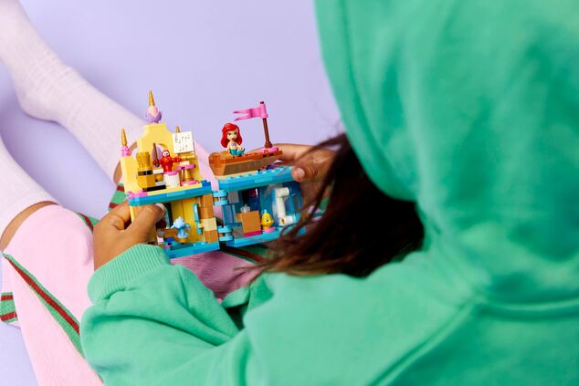 LEGO® Disney™ 43285 Ariel a jej kúzelný miniatúrny palác