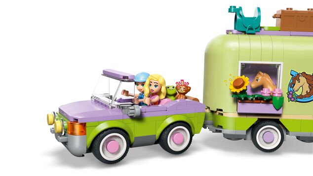 LEGO® Friends 42695 Príves s koňom a žriebätkom