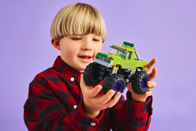 LEGO® Marvel 76312 Hulkov truck vs. Thanos