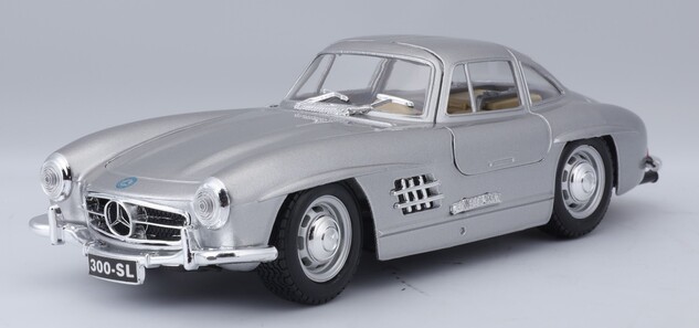 Bburago 1:24 Mercedes Benz 300SL Silber