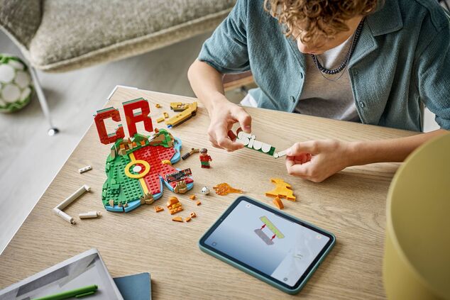 LEGO® Editions 43012 Cristiano Ronaldo – Momenti stellari del calcio