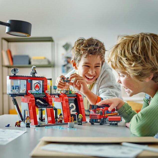 LEGO® City 60414 Estación de bomberos con camión de bomberos