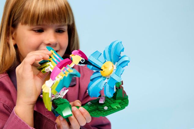 LEGO® Creator 3 v 1 31384 Divoké zvieratá: Farebný kolibrík