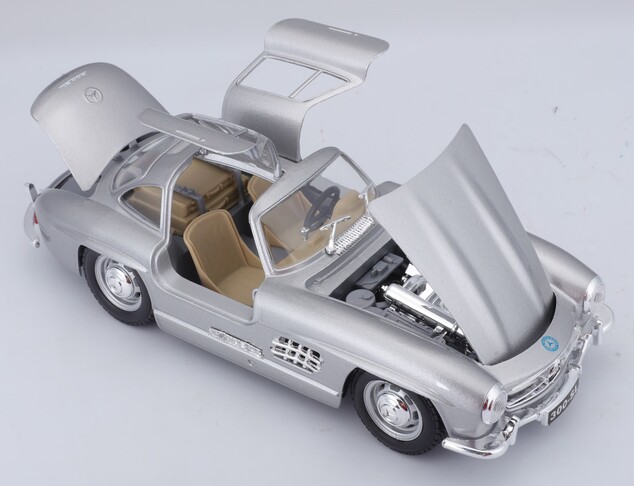 Bburago 1:24 Mercedes Benz 300SL Silber