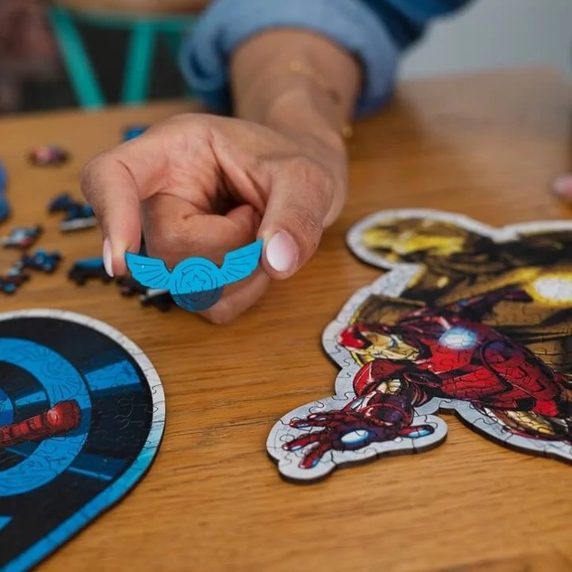 Trefl Drevené puzzle 160 dielikov - Nebojácny Kapitán America / Disney Marvel Heroes