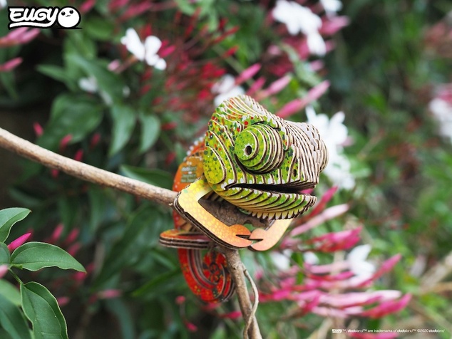 EUGY Chameleon 3D kartonová skládačka