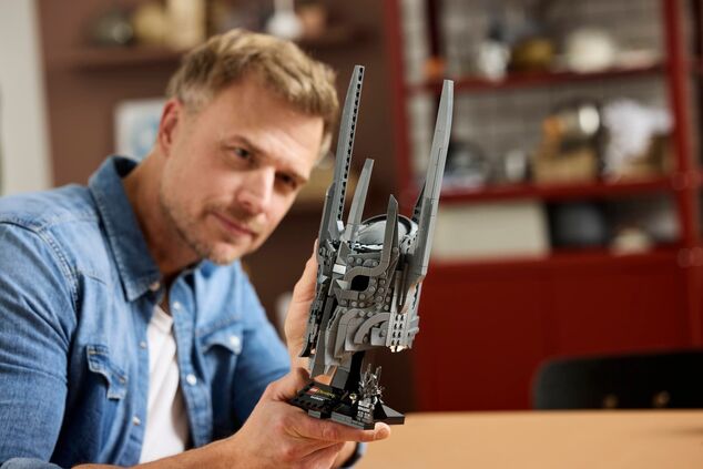 LEGO® Icons 11373 Pán prsteňov: Sauronova helma
