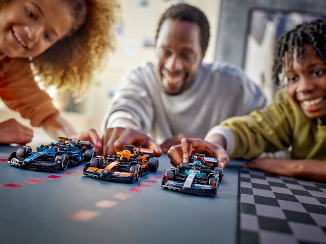 LEGO® Speed Champions 77251 Pretekárske auto McLaren F1® Team MCL38