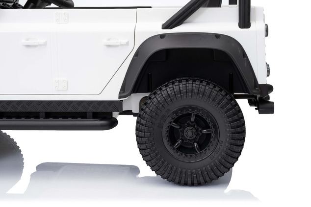 Elektrické autíčko Land Rover Defender 110 SVX 12V, biele, 4X4 pohon, LED svetlá