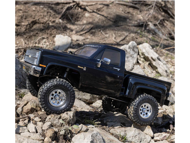 Axial SCX10 III Base Camp 1:10 4WD Chevy K10 1982 RTR čierny