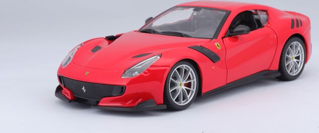 Bburago 1:24 Ferrari F12TDF Rot