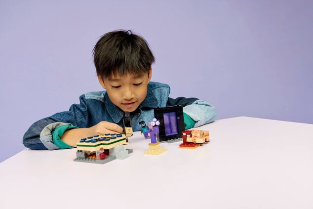 LEGO® Minecraft™ 21584 Cesta portálom do Netheru a Endu