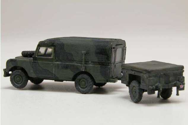 Classic Kit Militär A02324 - LWB Land Rover (Hardtop) und Anhänger (1:76)