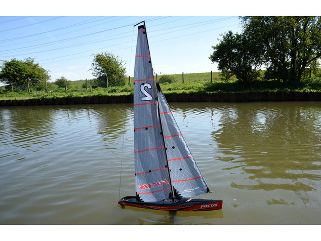 Focus V2 1m plachetnica PNP