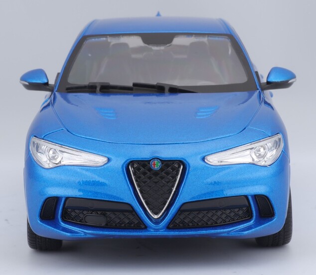 Bburago 1:24 Plus Alfa Romeo Stelvio Blau