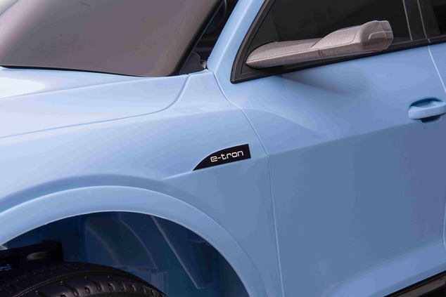 Elektrické autíčko Audi E-tron Sportback 12V, modré, široké jednomiestne sedadlo