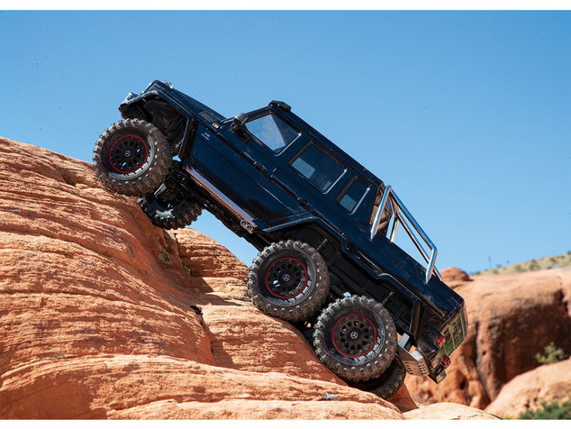Traxxas TRX-6 Mercedes G 63 6x6 1:10 RTR čierny