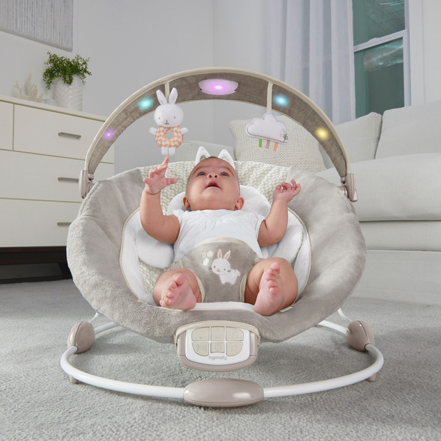INGENUITY Transat vibrant avec mélodies et lumière Twinkle Tails™ 0m+, jusqu'à 9 kg