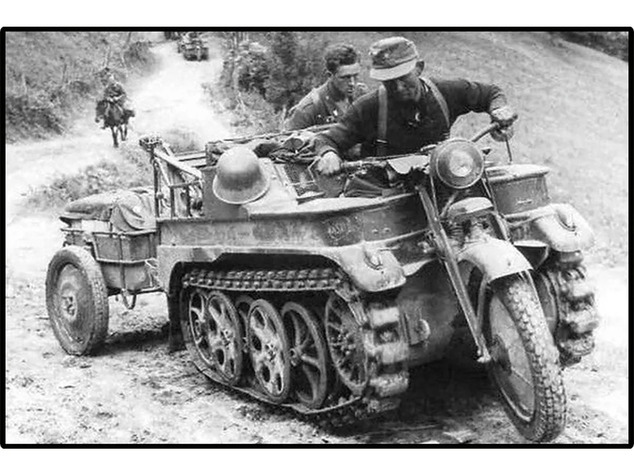 Cobi 2681 II WW Kettenkrad cu remorcă, 1:28, 239 p, 1 f