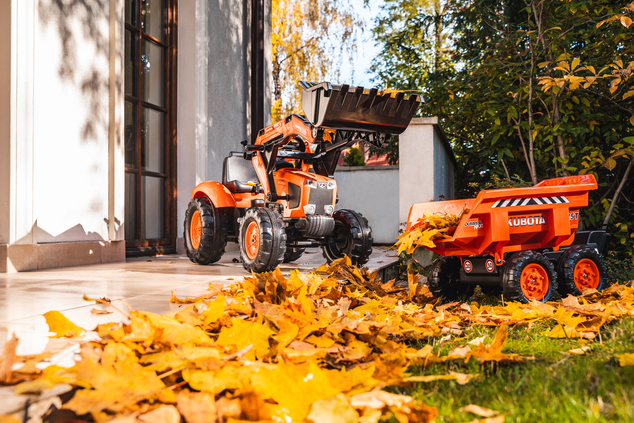 Falk šliapací traktor 2090W Kubota s prednou a zadnou lyžicou a prívesom