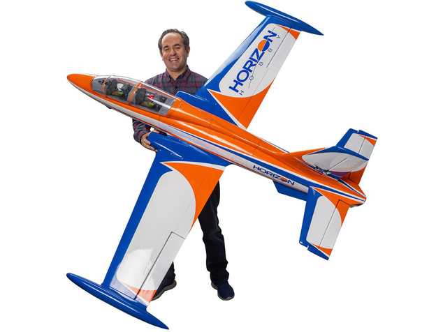 Hangar 9 Aermacchi MB-339 2.1m ARF, zaťahovací podvozok