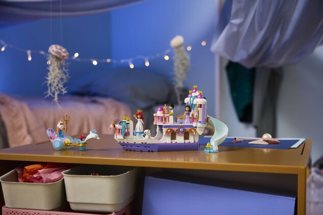 LEGO® Disney™ 43299 Arielina kráľovská svadobná loď