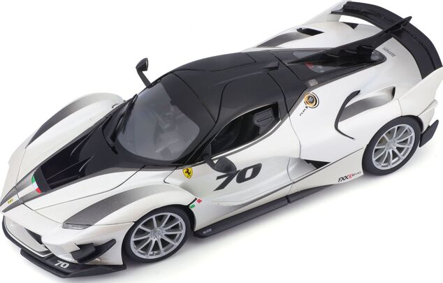 Bburago 1:18 Ferrari TOP FXX-K EVO Nr.70 (weiß/schwarz)