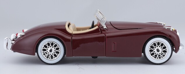 Bburago 1:24 Jaguar XK 120 Roadster (1951) Rot
