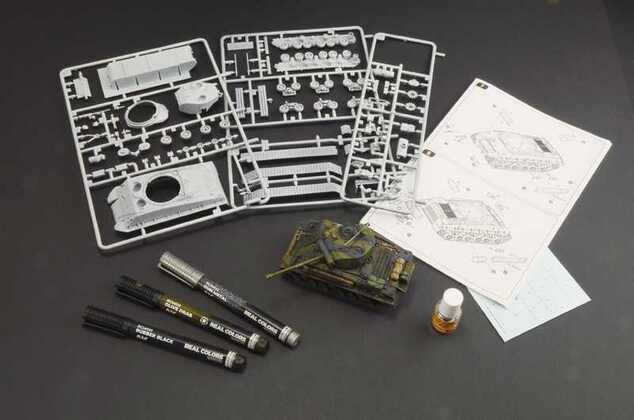 Modellbausatz Panzer 75001 - M4A3E8 Sherman Fury (1:56)