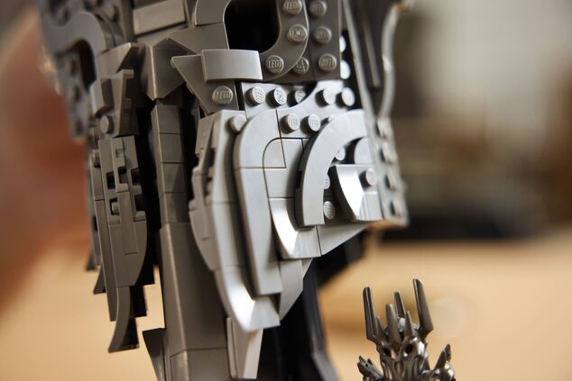 LEGO® Icons 11373 Pán prsteňov: Sauronova helma