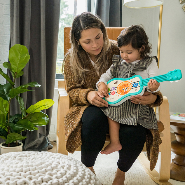 Baby Einstein Spielzeug Musikalische Holz-Ukulele Magic Touch HAPE 6m+