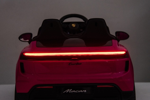 Elektrické autíčko Porsche Macan 12V s pohonom zadných kolies a licenciou (Jednomiestne),