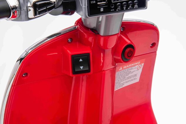 Elektrická motorka Vespa 946 aj so spätným chodom, červené, s pomocnými kolesami