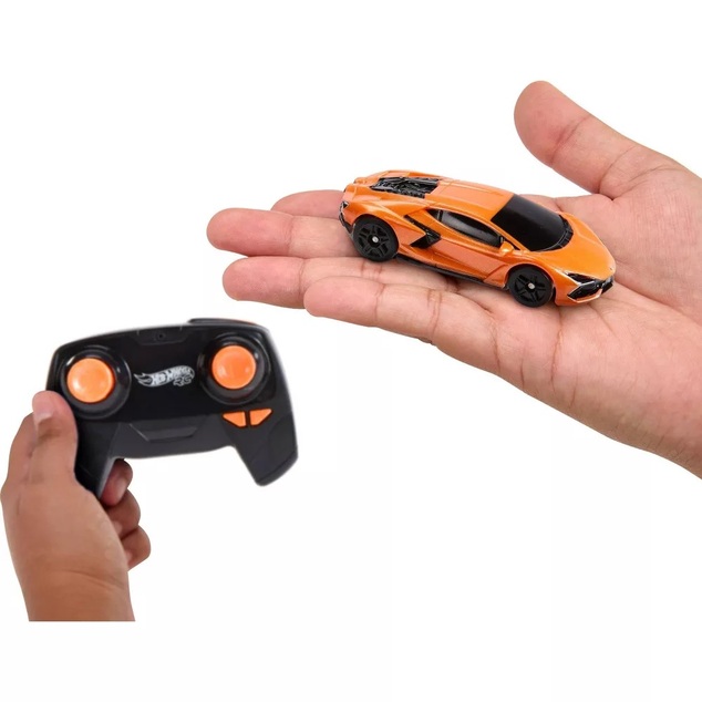 Hot Wheels RC Nissan Lamborghini Revuelto 1:64