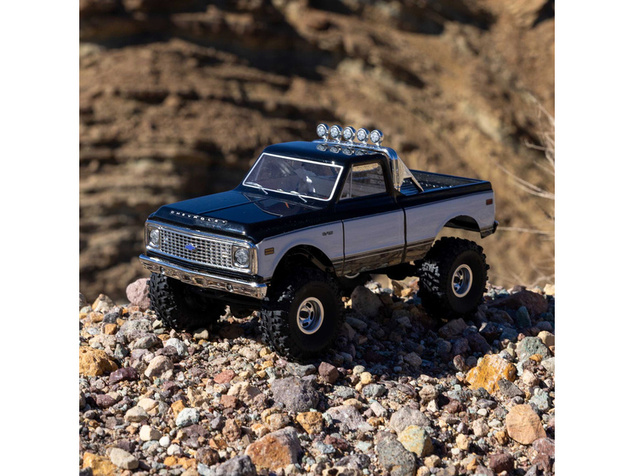 Axial SCX24 Chevrolet C10 1971 1:24 4WD RTR oranžni